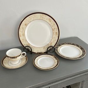 5 Piece Wedgewood Cornucopia Bicentenary China Set